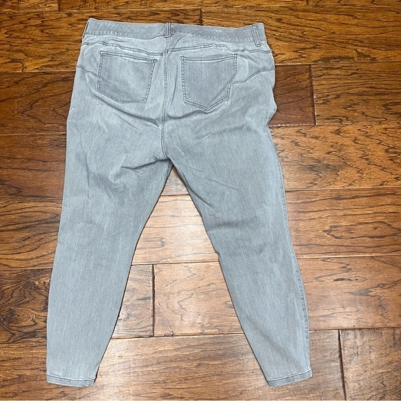 Torrid bombshell skinny distressed jeans - Picture 3 of 6